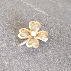 Coro Four Leaf Clover Pin with Center Pearl